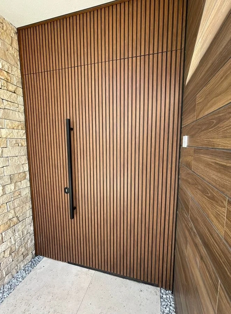 Detalle de puerta en madera